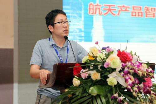华天软件总经理杨超英作为主持人,与中航工业集团信息技术中心首席